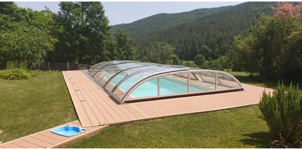 Pooltak NIVO KIT 1075B 5×10 med klarglas och sidodörr, slät bågad design